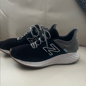 New Balance Women's Black and Gray Sneakers